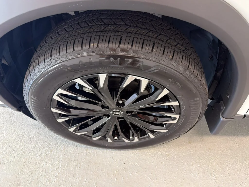 New 2027 Everest White Pearl TriCoat Nissan Dark Armor™ image 4