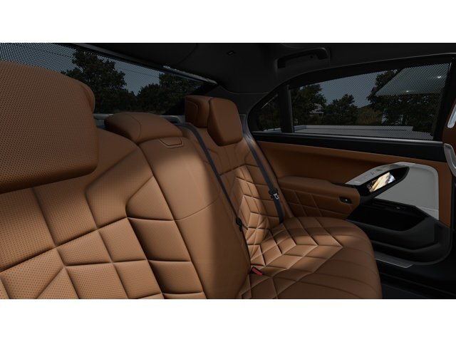 New 2026 Dravit Grey Metallic BMW 750e xDrive image 12