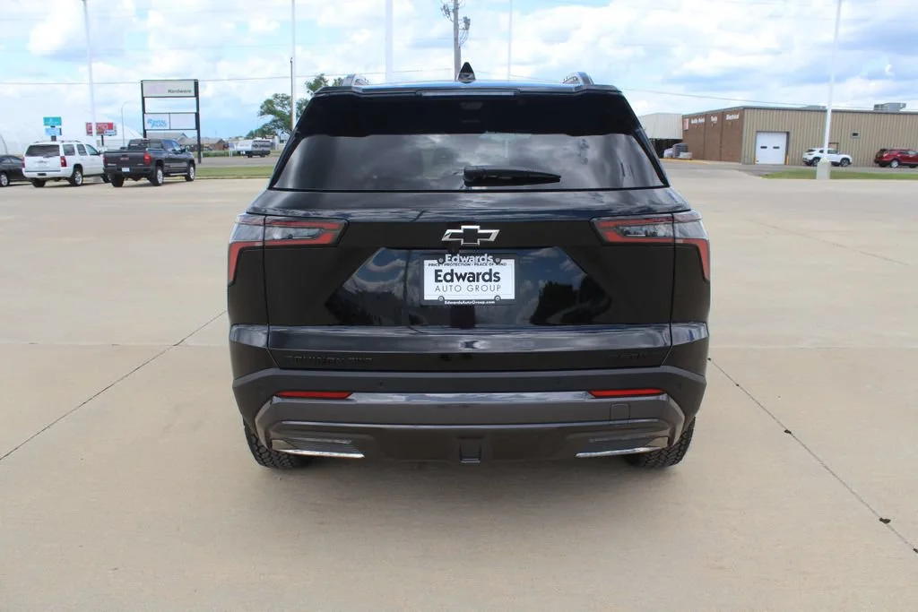 New 2026 Mosaic Black Metallic Chevrolet ACTIV image 4