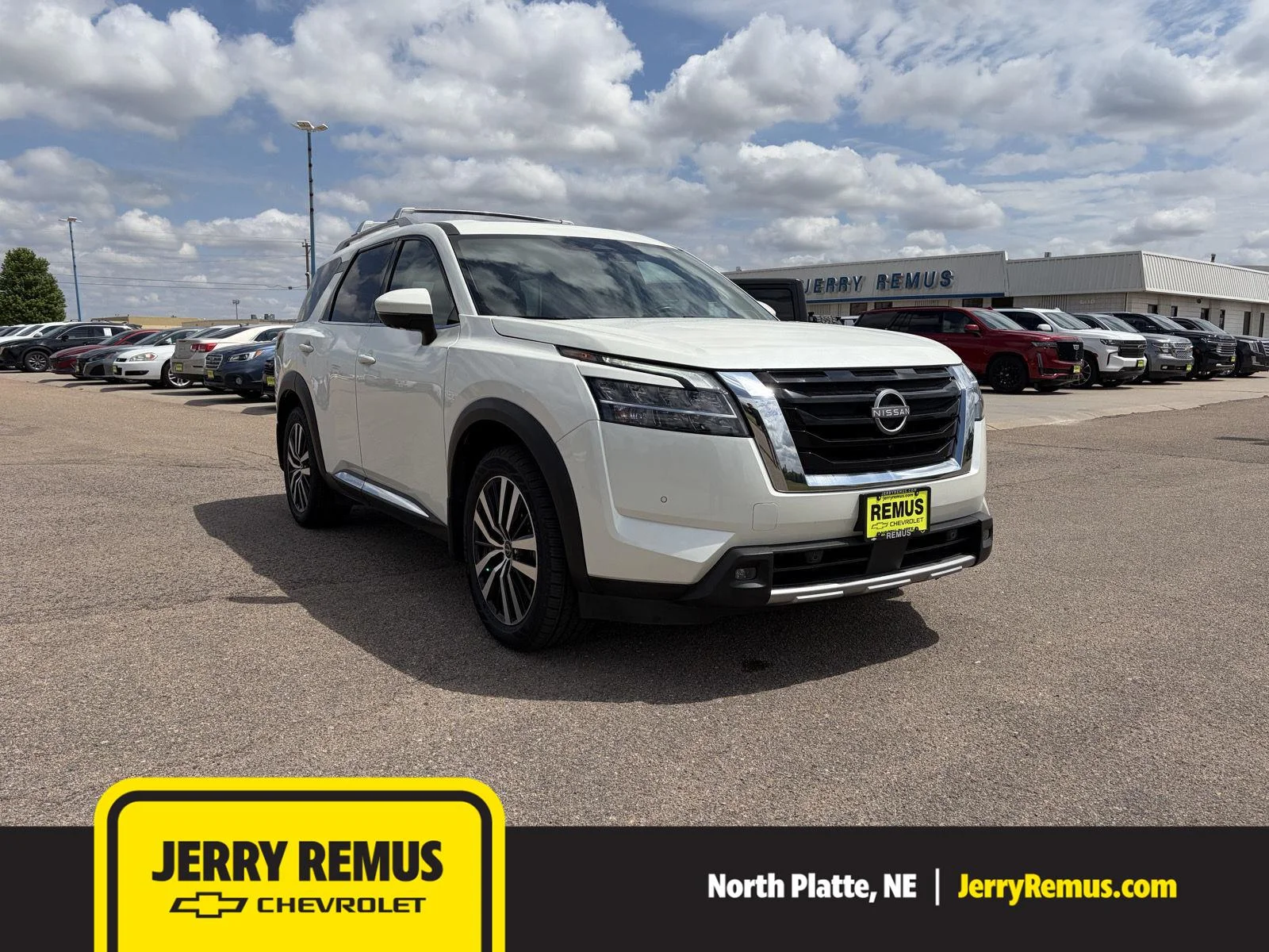 2023 Nissan Pathfinder Platinum 4WD's photo