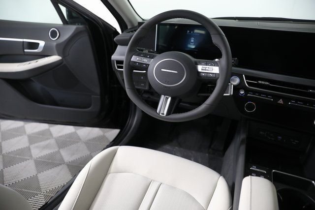 New 2026 Black Hyundai SEL Sport image 18