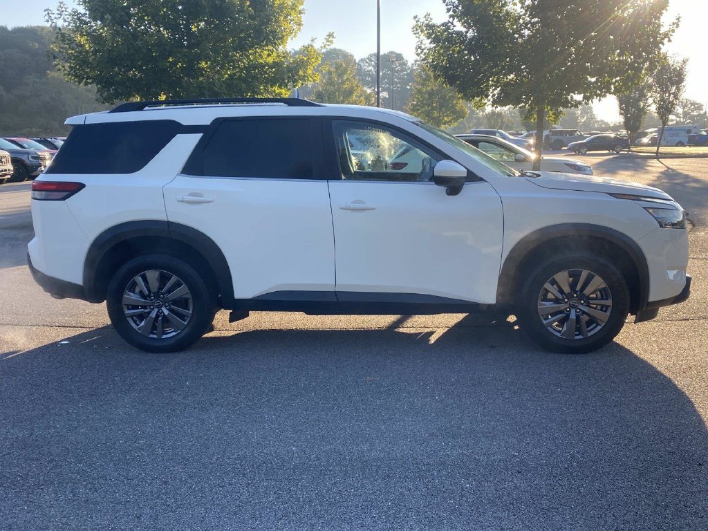 Certified Used 2025 Glacier White Nissan SV image 2