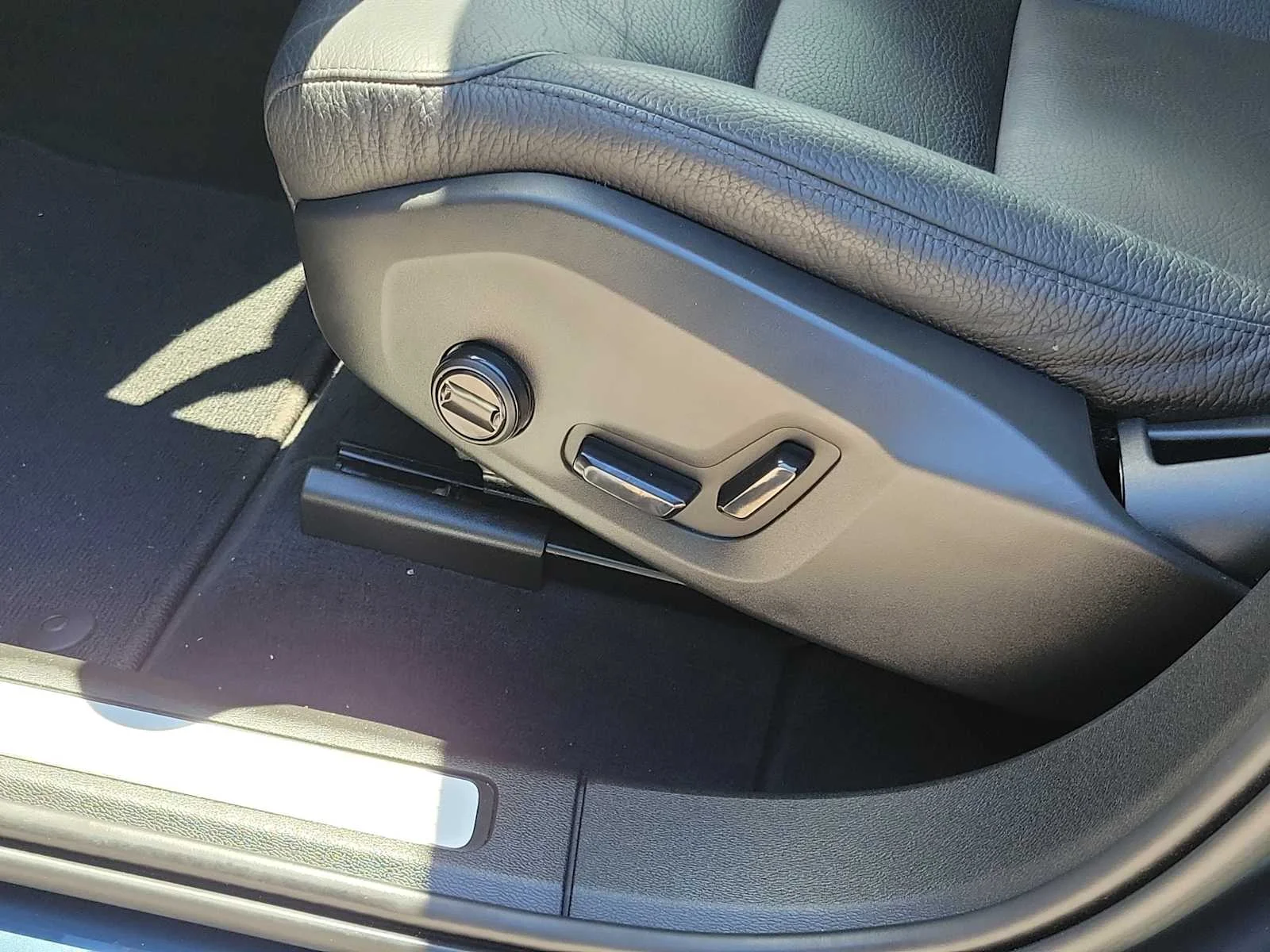 Used 2023 Blue Volvo Plus Bright Theme image 19