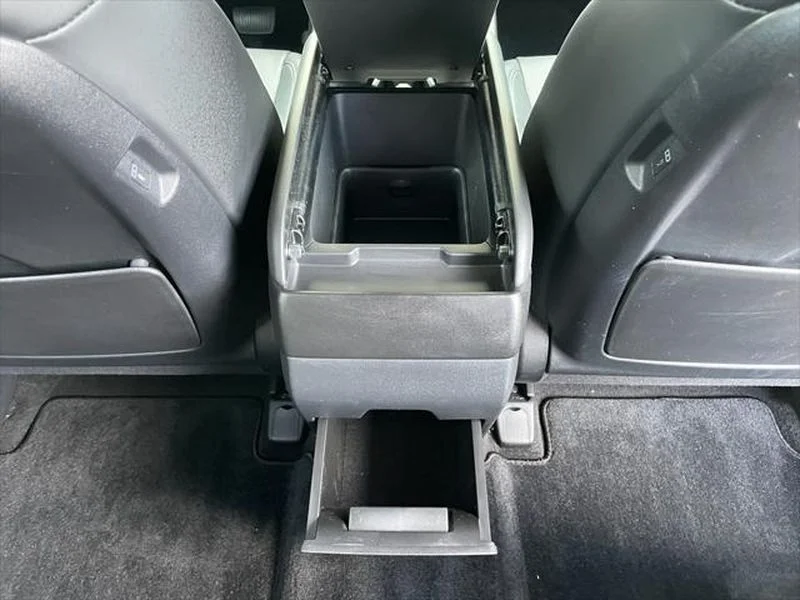 Used 2025 Phantom Black Hyundai SEL image 29