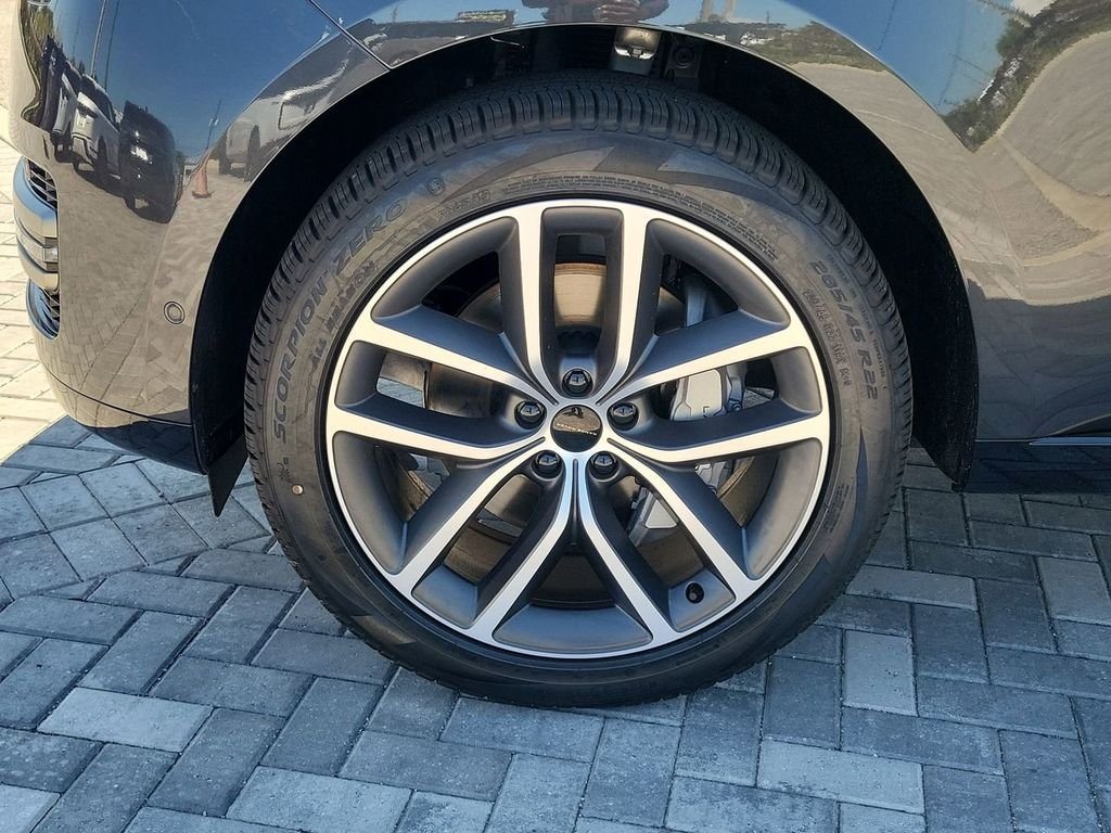 New 2026 Carpathian Grey Land Rover SE image 13