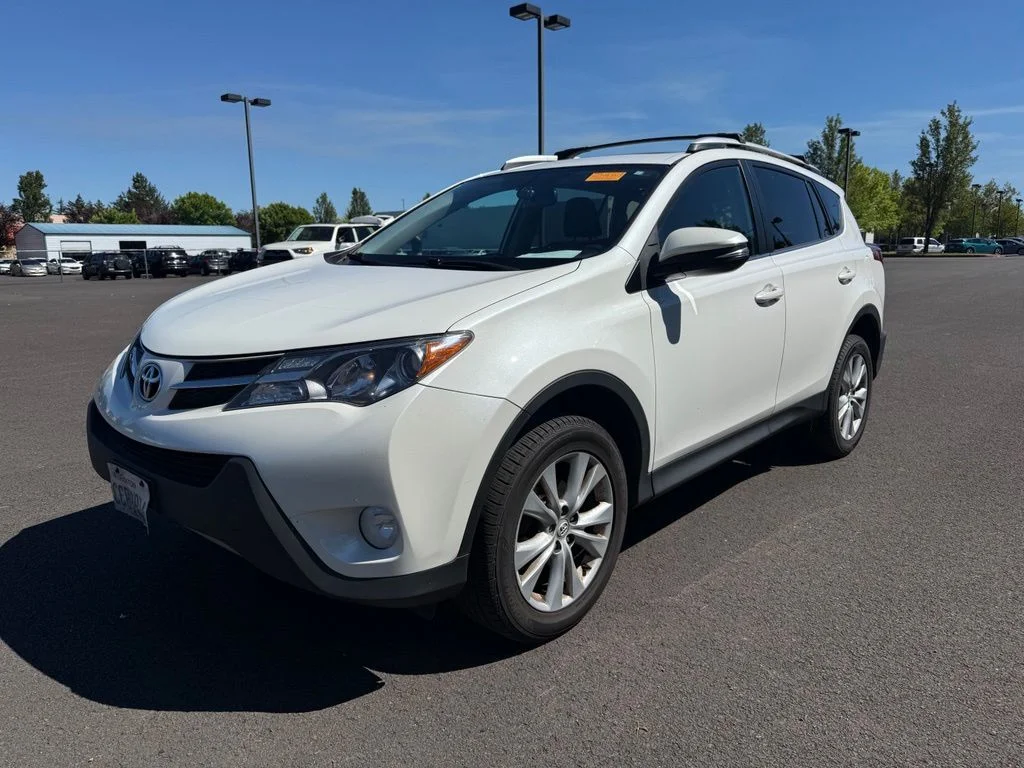 Used 2013 Blizzard Pearl Toyota Limited image 3