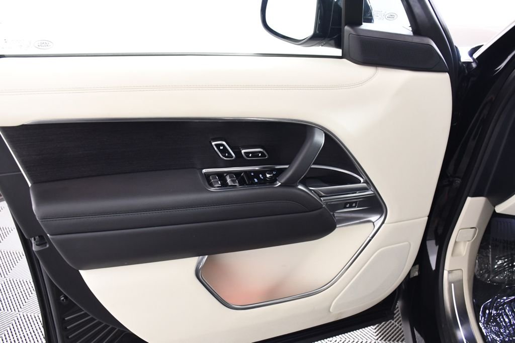 Used 2024 Santorini Black Metallic Land Rover SE image 14
