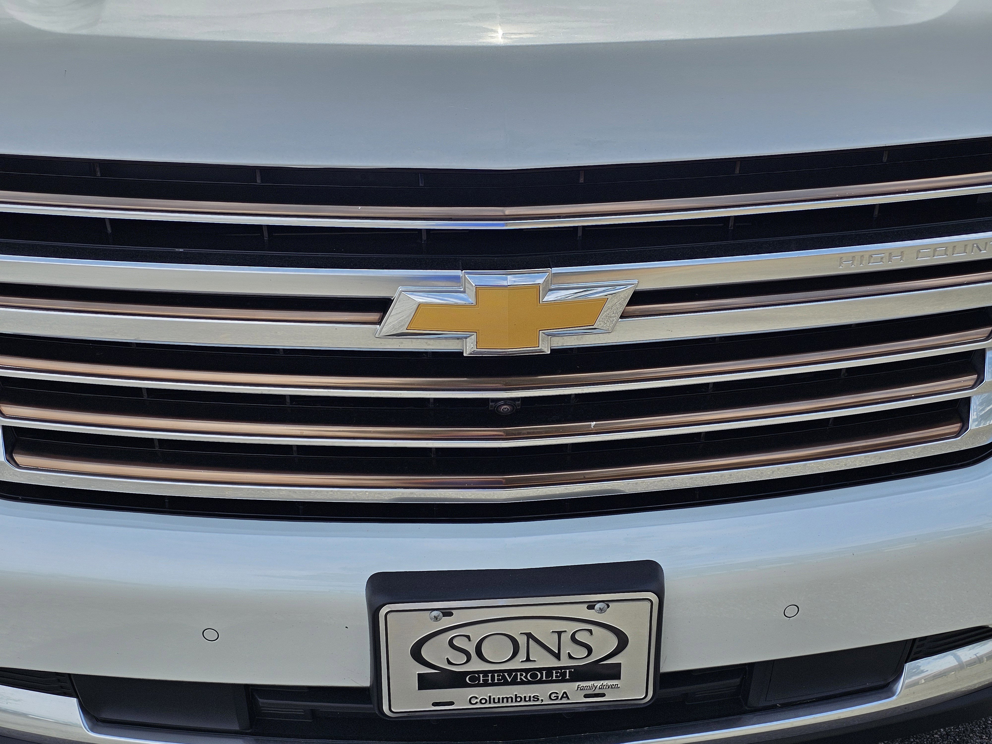 Used 2023 Iridescent Pearl Tricoat Chevrolet High Country image 5