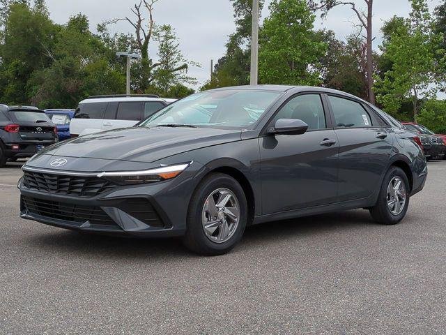 New 2026 Gray Hyundai SE image 2