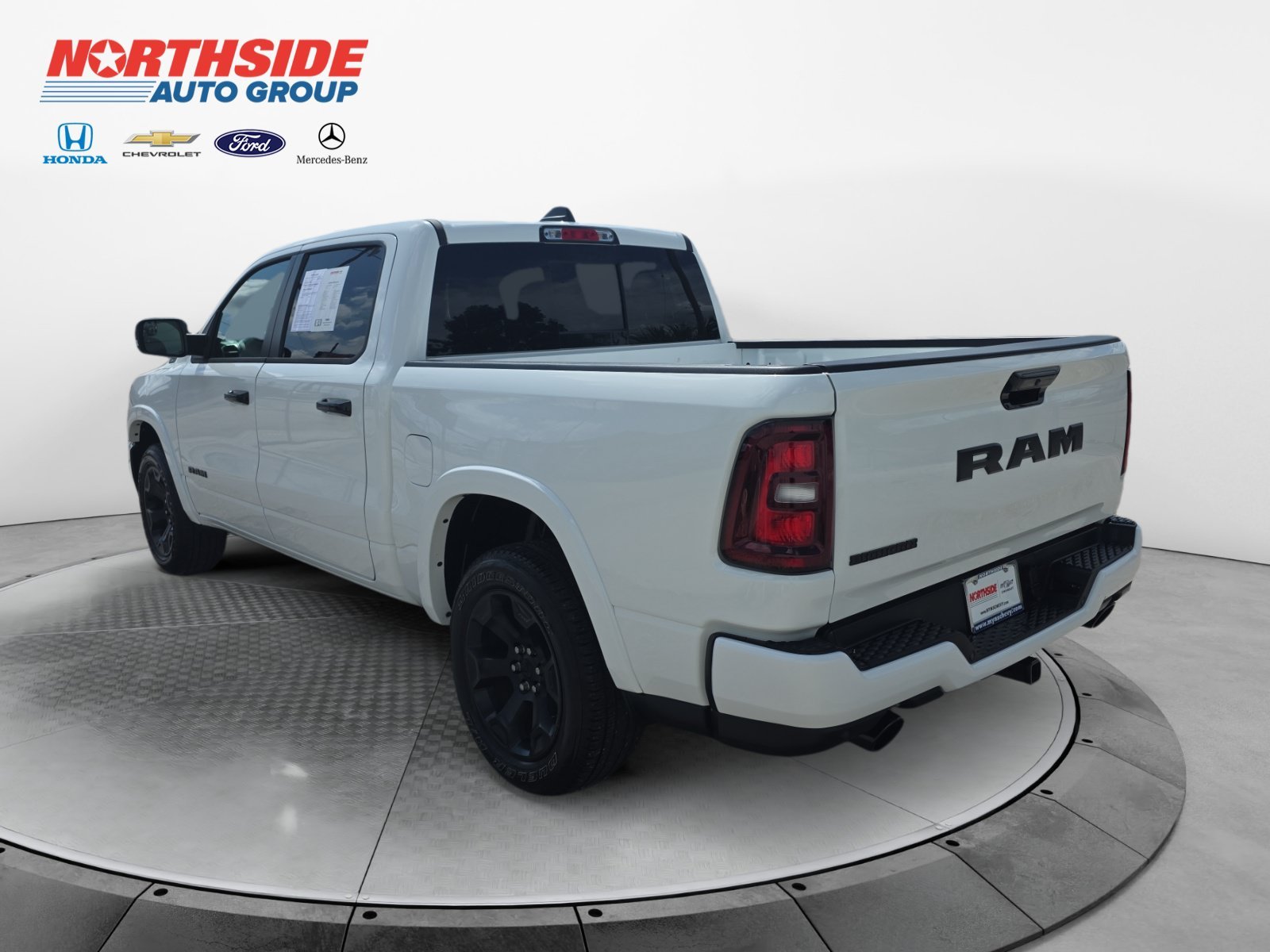 Used 2026 White Ram Big Horn/Lone Star image 5