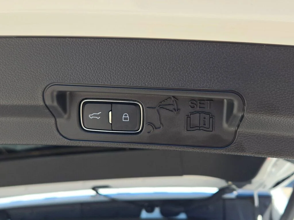 Certified Used 2023 Oxford White Ford XLT image 17