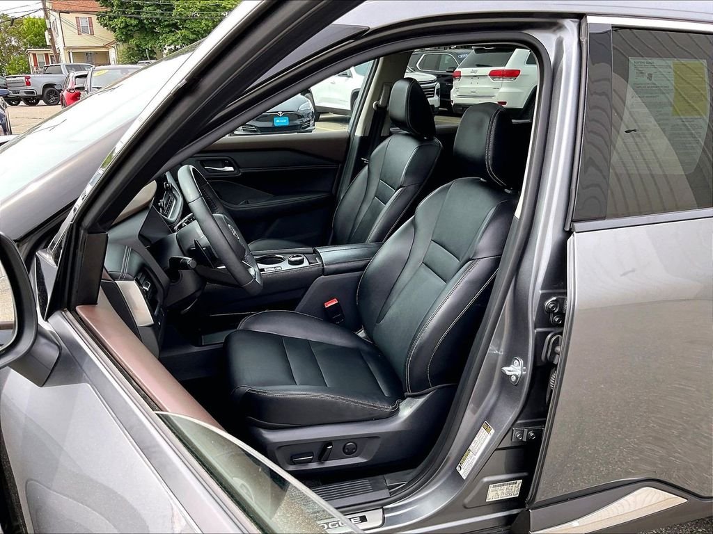Used 2023 Gray Nissan SL image 10