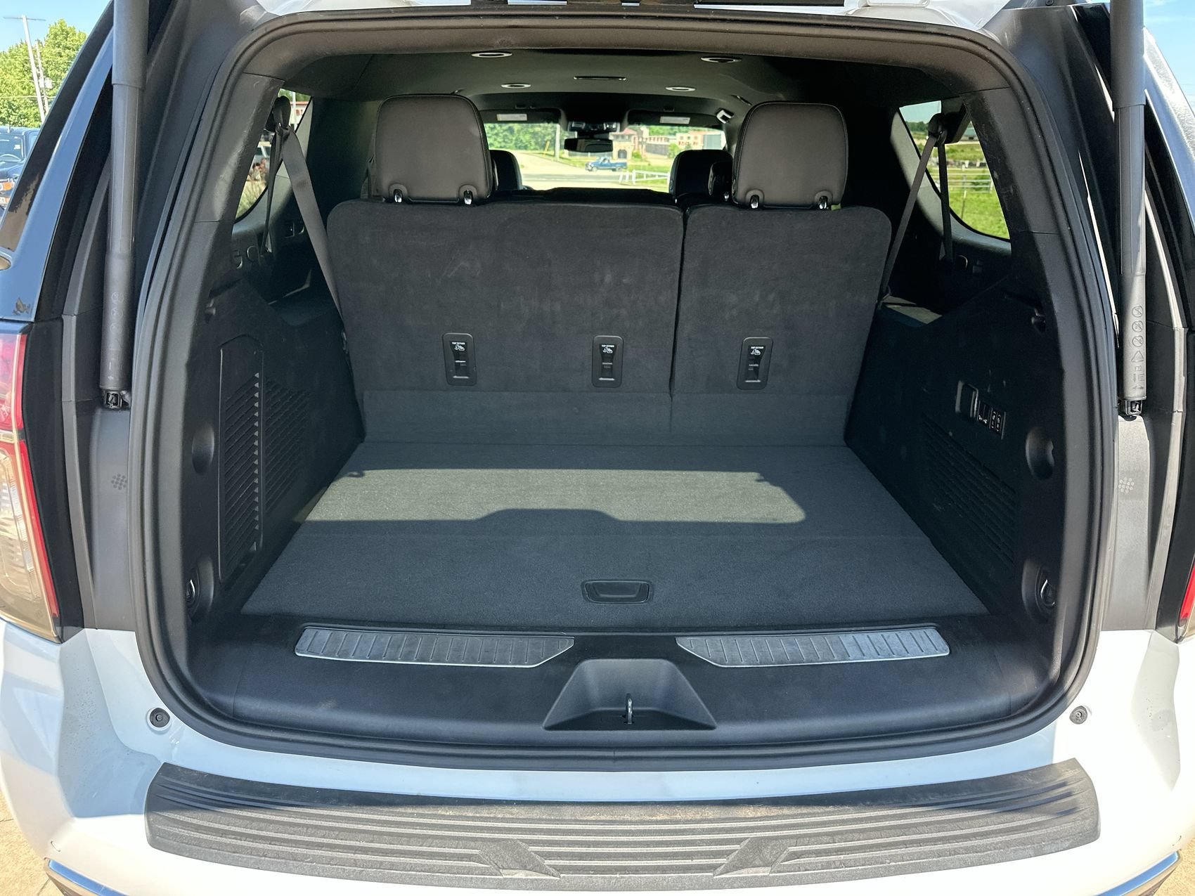 Used 2024 Summit White Chevrolet Premier image 25