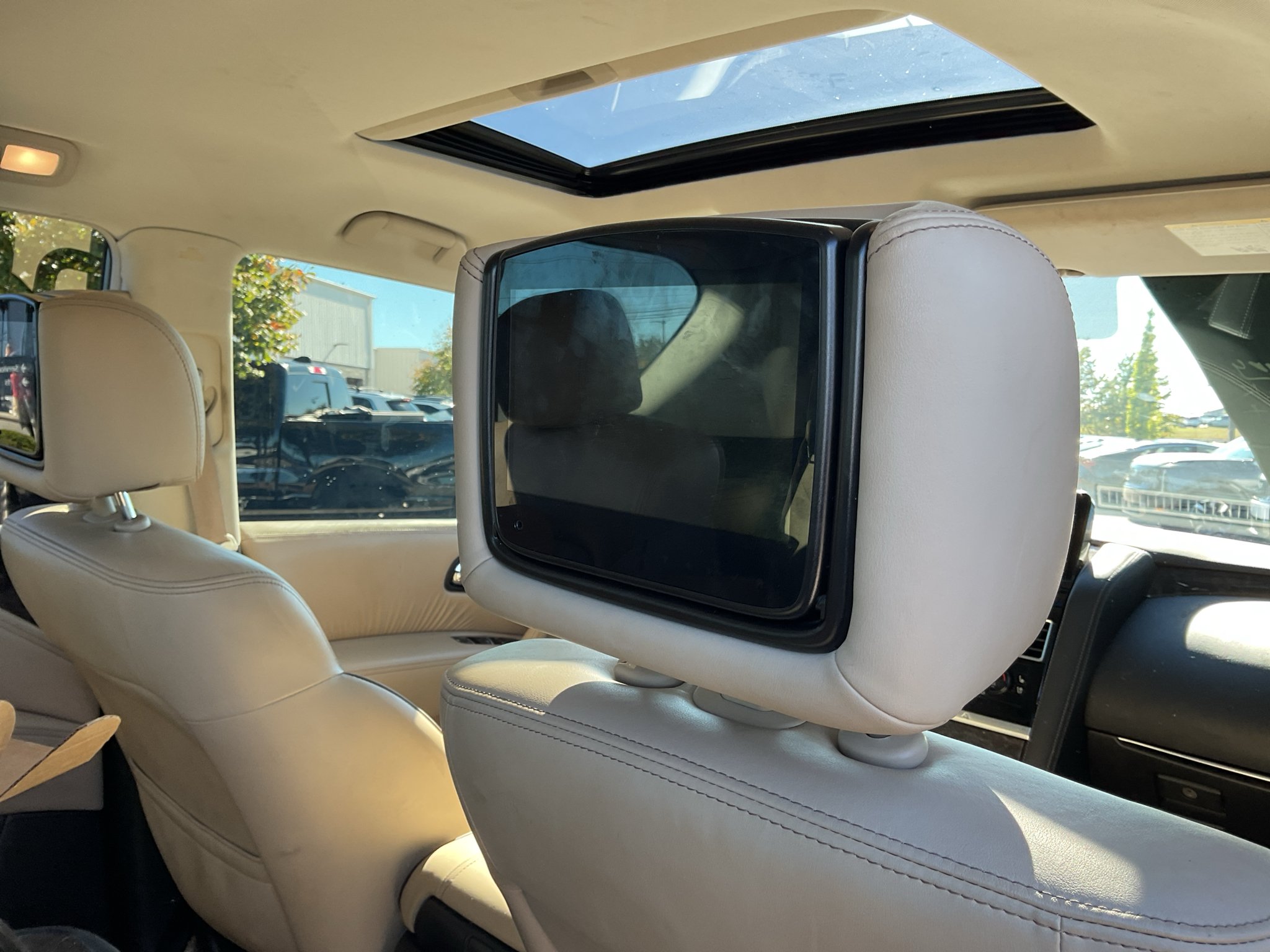 Used 2023 Coulis Red Pearl Nissan Platinum image 13