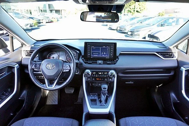 Used 2022 Silver Toyota XLE image 18