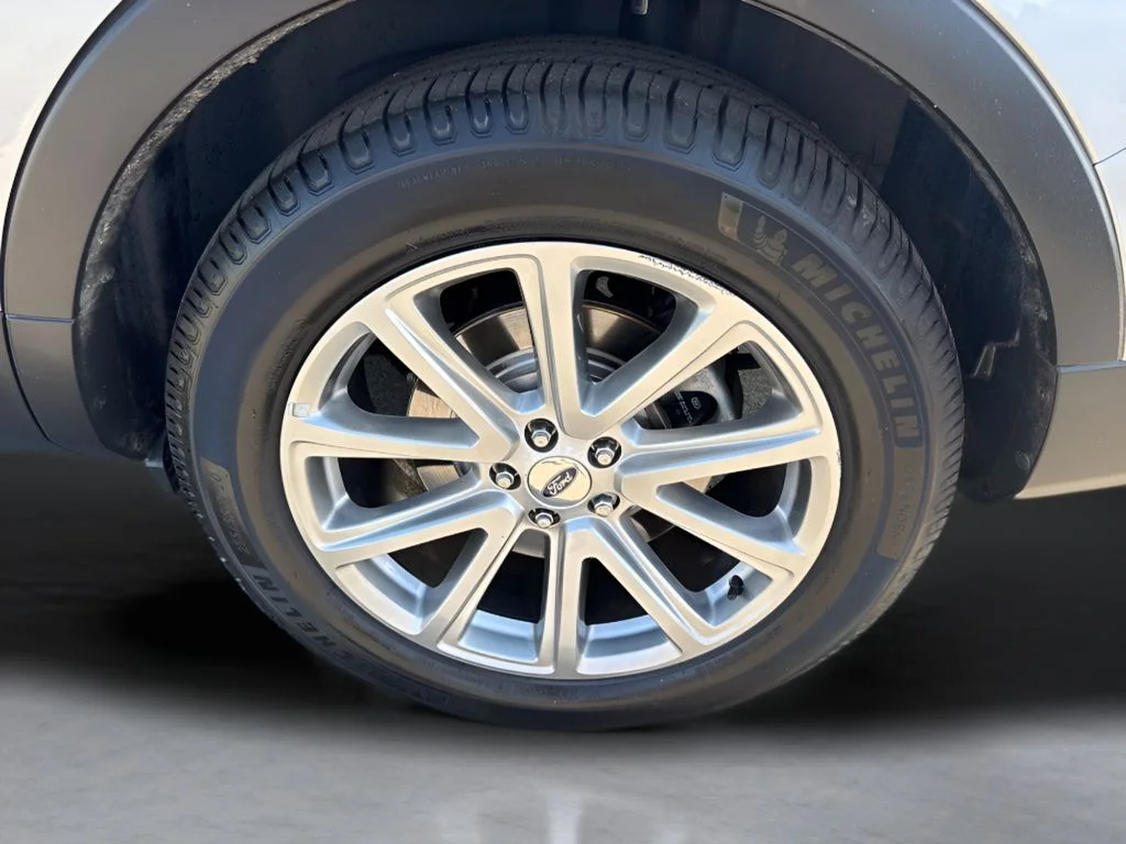 Used 2017 Silver Ford Limited image 35