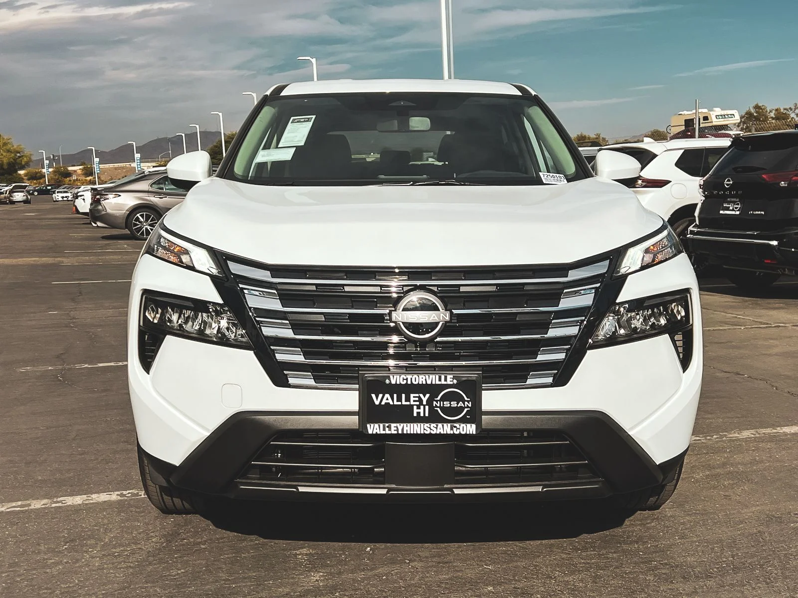 2026 Nissan Rogue Dark Armor - Photo 2