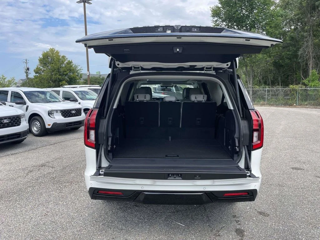 New 2027 White Ford Platinum image 10