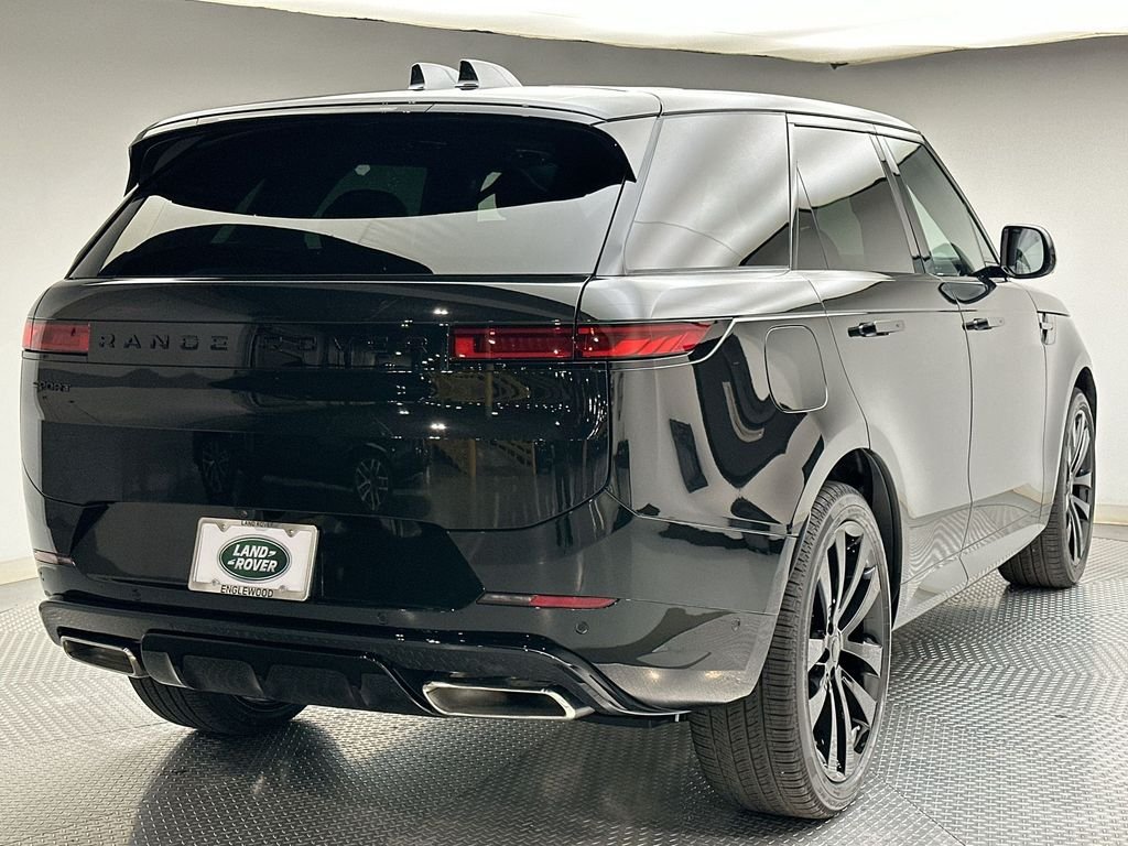 New 2027 Santorini Black Metallic Land Rover Dynamic SE image 4