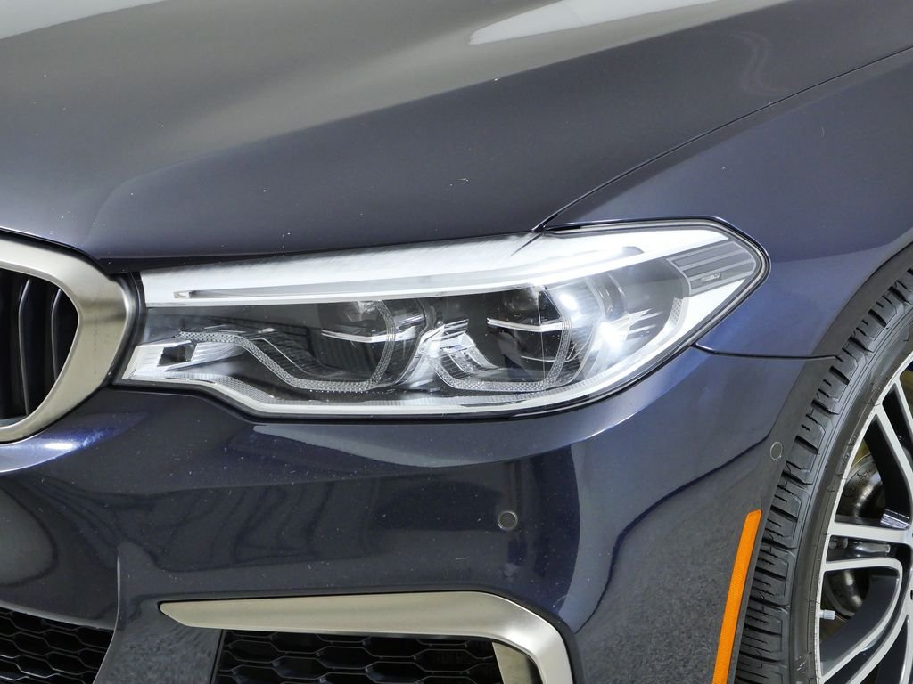 Used 2018 Carbon Black Metallic BMW M550i xDrive image 4