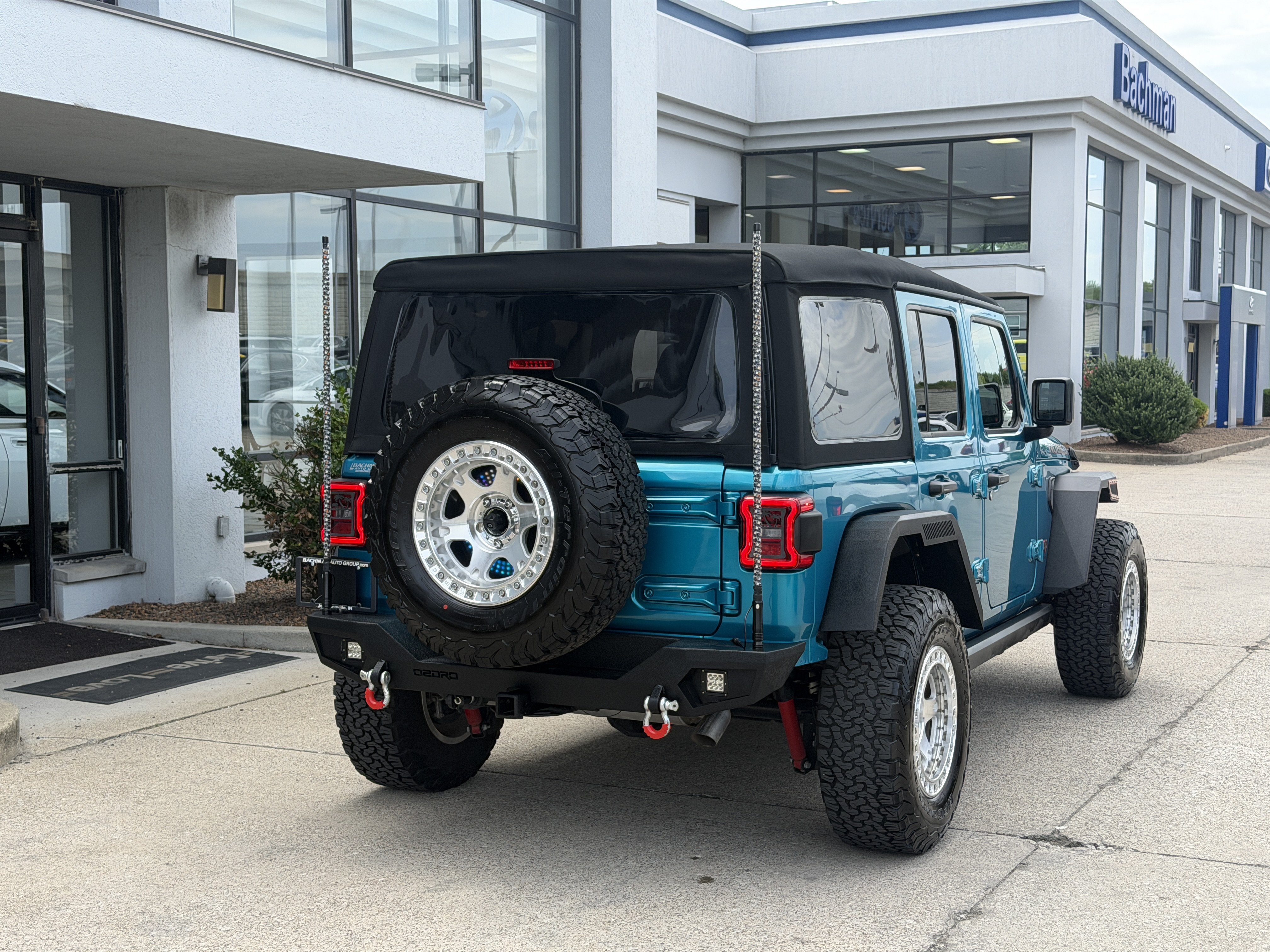 Used 2024 Bikini Pearl Coat Jeep Rubicon image 5