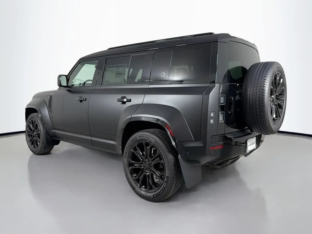 2026 Land Rover Defender OCTA Black - Photo 7