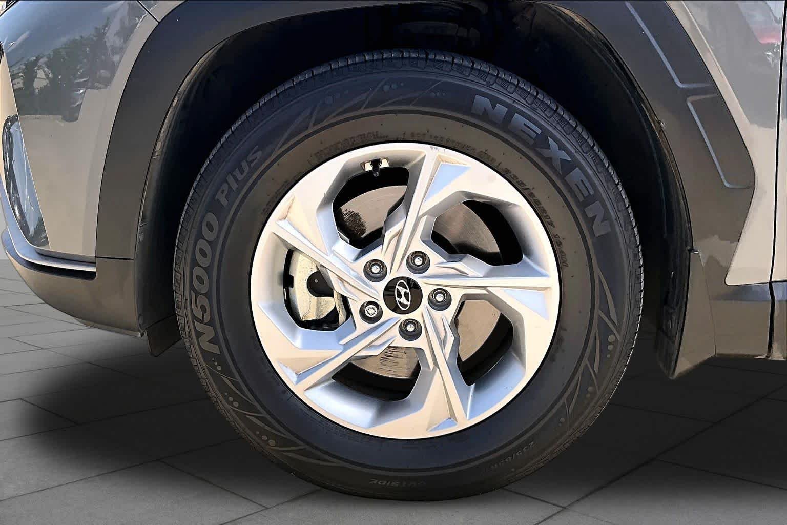 Used 2024 Hampton Gray Hyundai SE image 10
