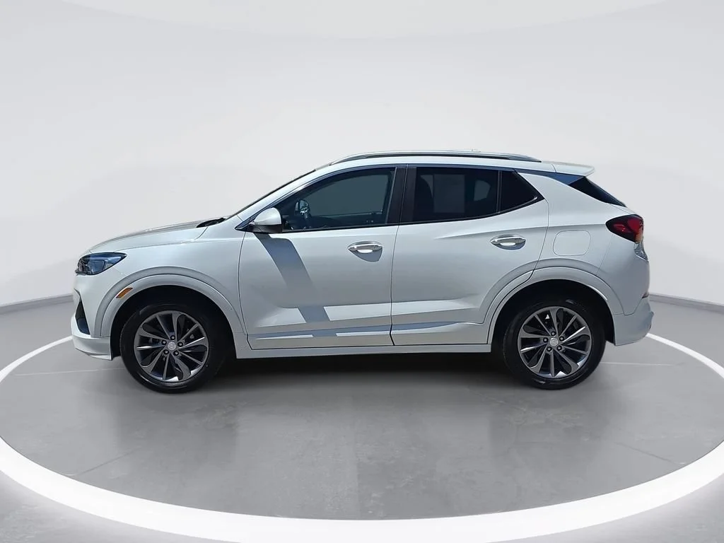 Certified Used 2023 White Frost Tricoat Buick Select image 7
