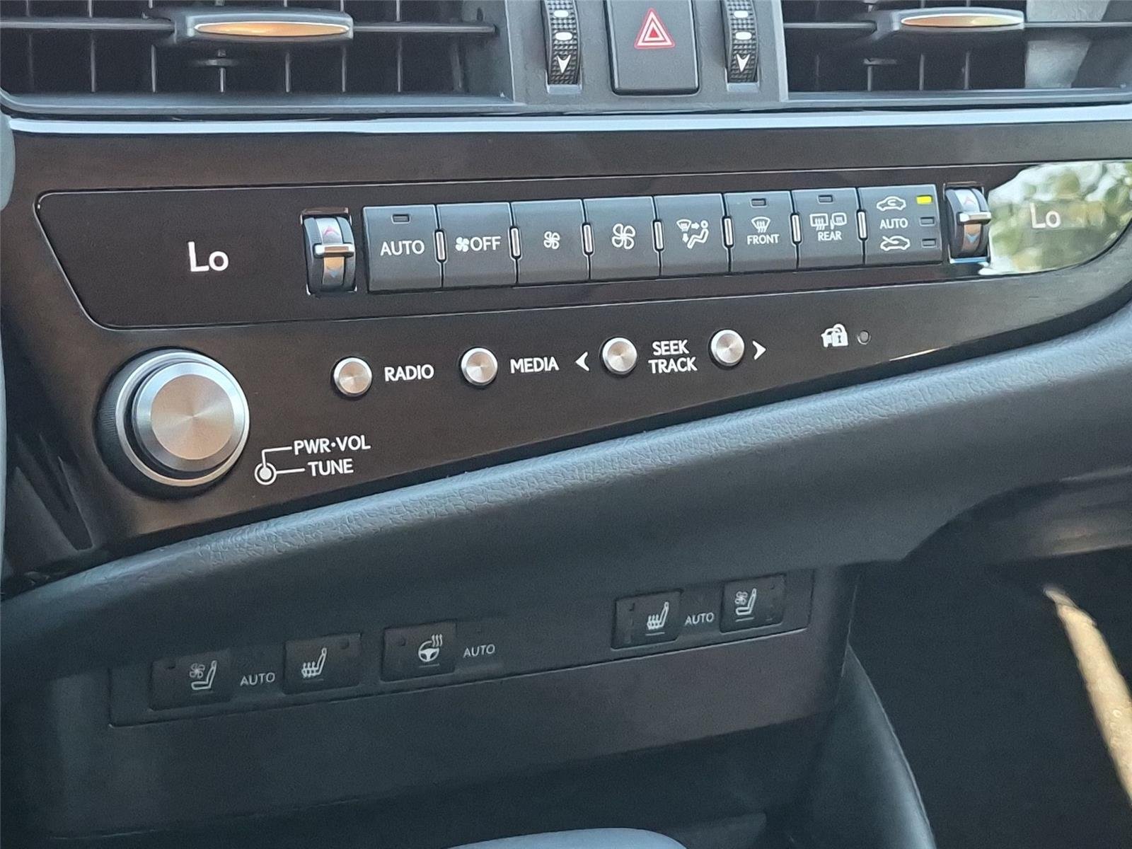 Used 2025 Iridium Lexus ES 350 image 26