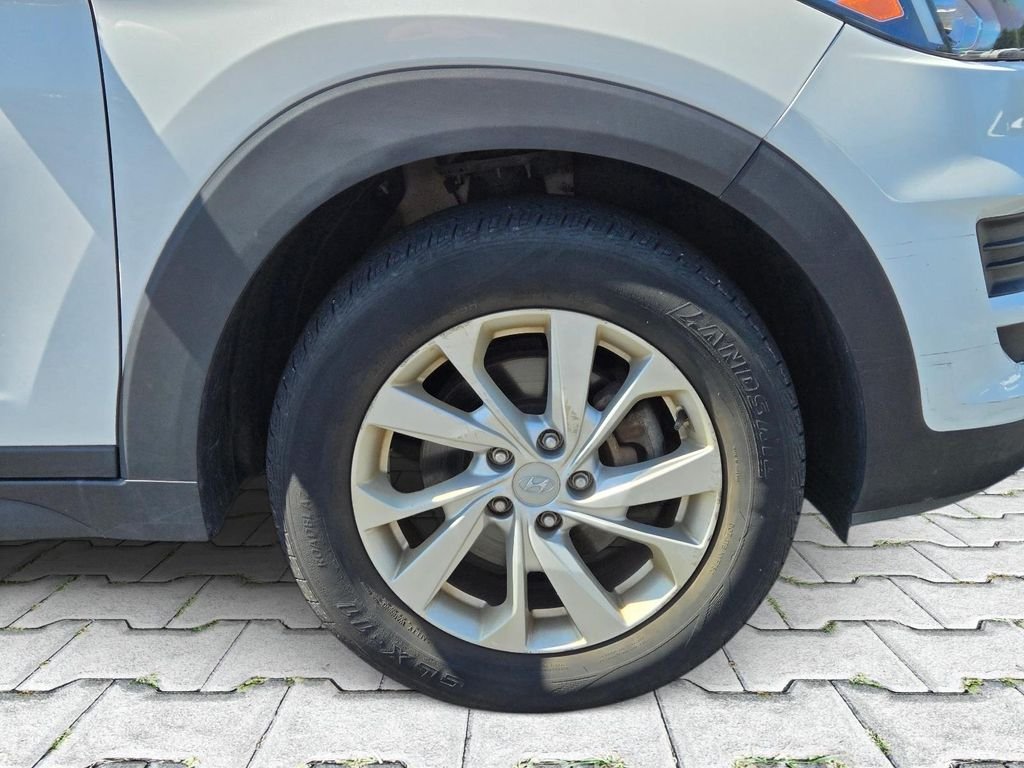 Used 2019 White Hyundai SE image 3