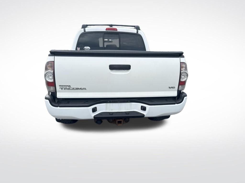 Used 2015 Super White Toyota Base image 4