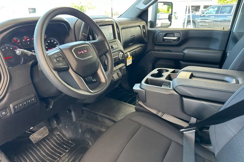2025 GMC Sierra 3500HD Pro - Photo 8