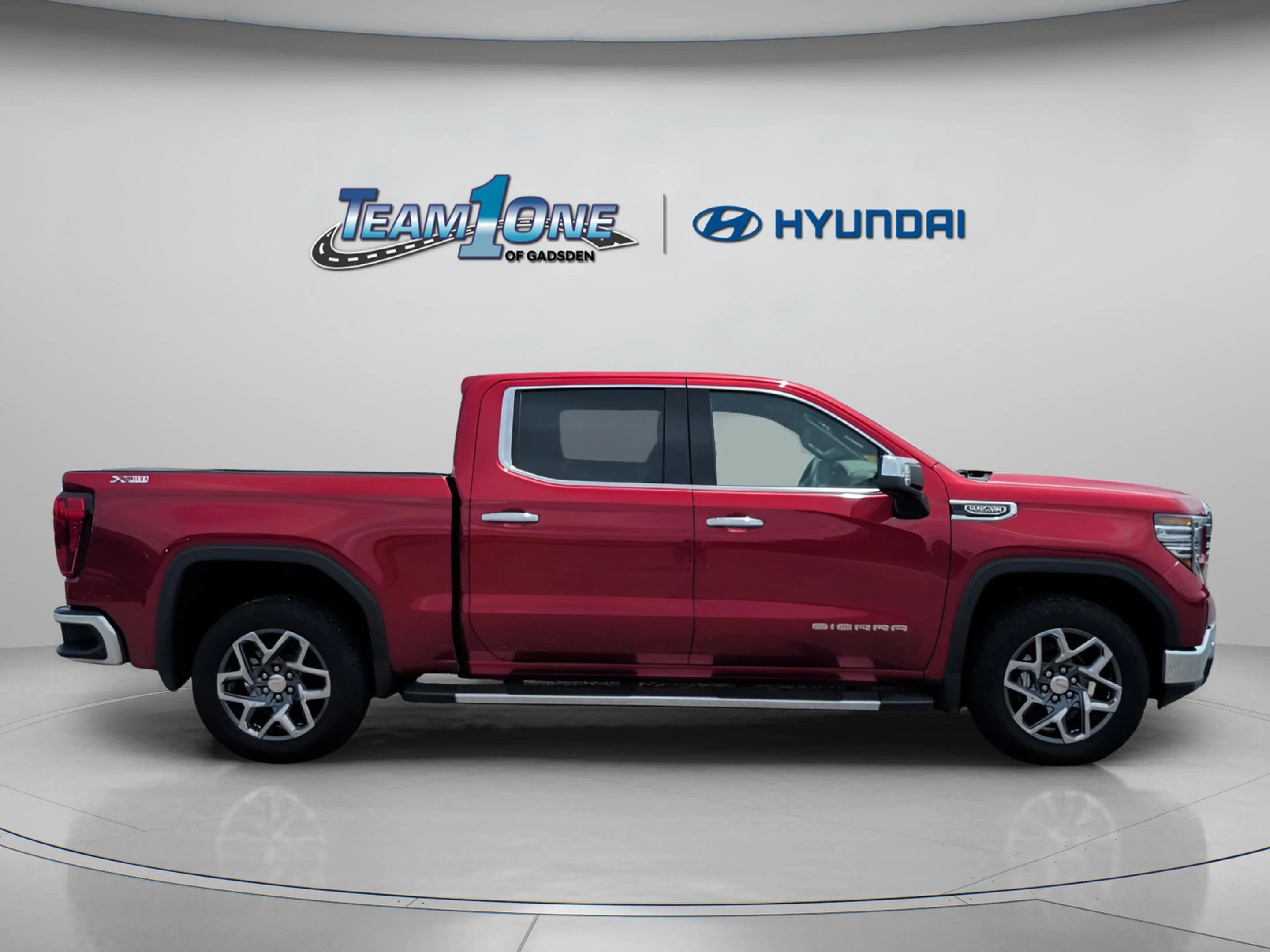 Used 2025 Volcanic Red Tintcoat GMC SLT image 9