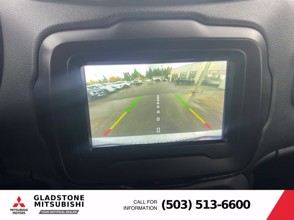 Used 2020 Glacier Metallic Clearcoat Jeep Latitude image 13