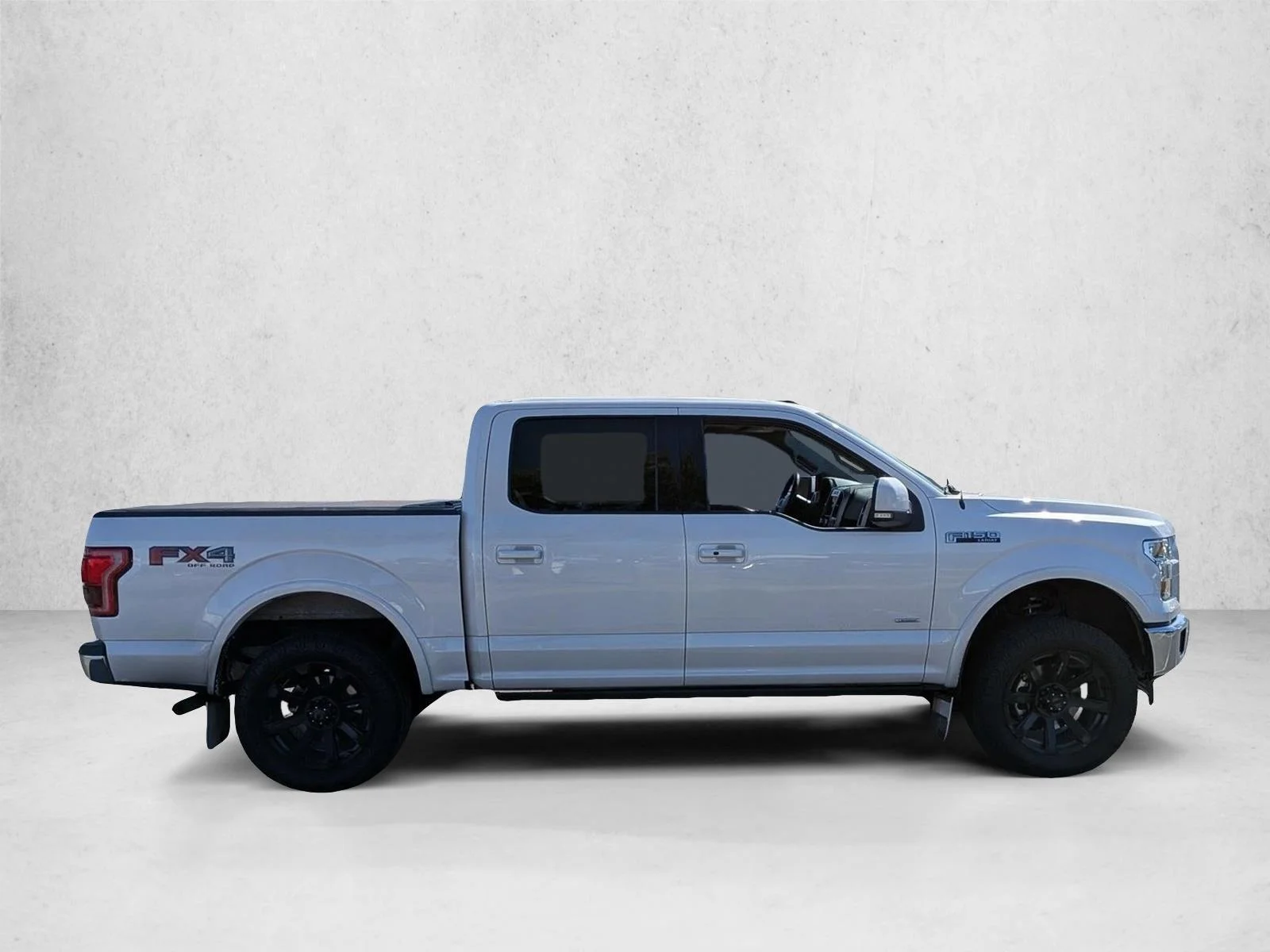 Used 2017 White Platinum Metallic Tri-Coat Ford Lariat image 4