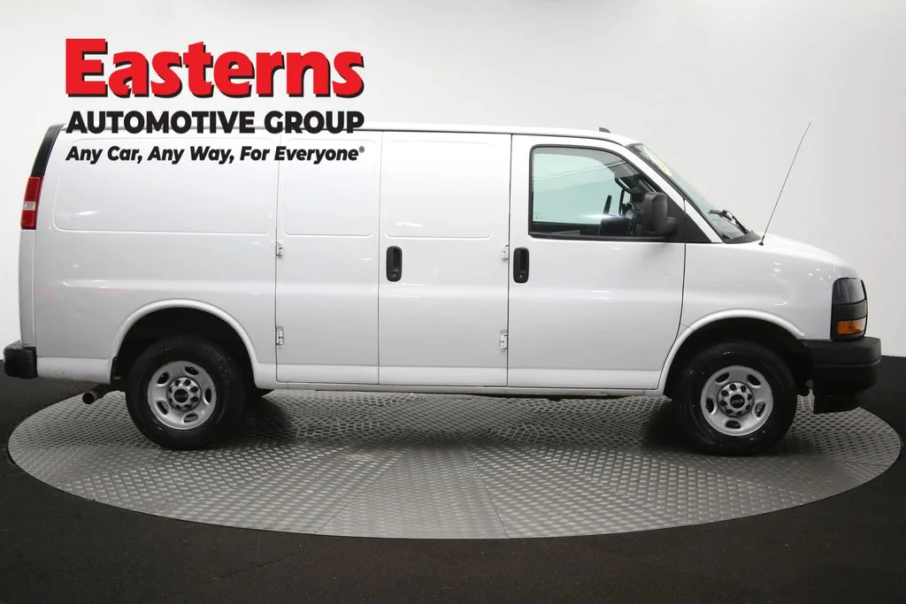 Used 2022 White GMC Work Van image 38