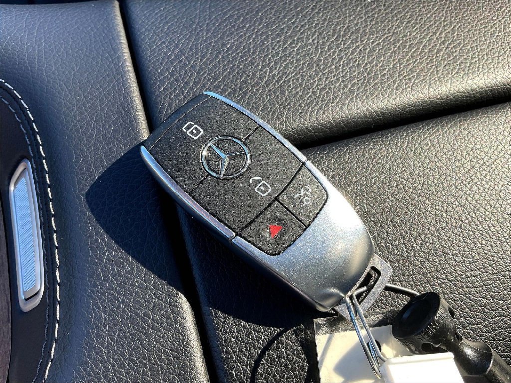 Certified Used 2025 Obsidian Black Metallic Mercedes-Benz GLE 450 image 37