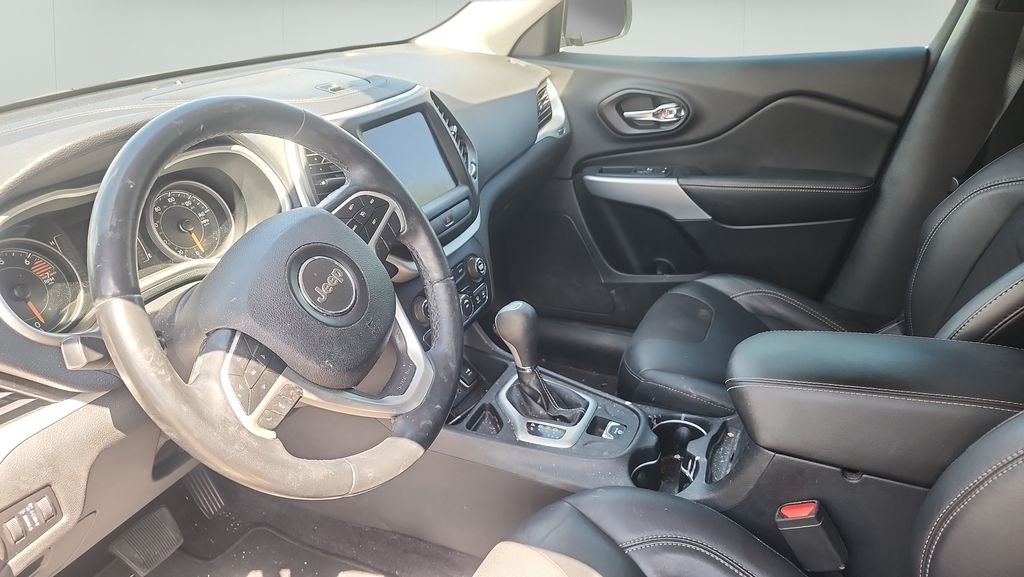 Used 2018 Blue Jeep Latitude Plus image 12