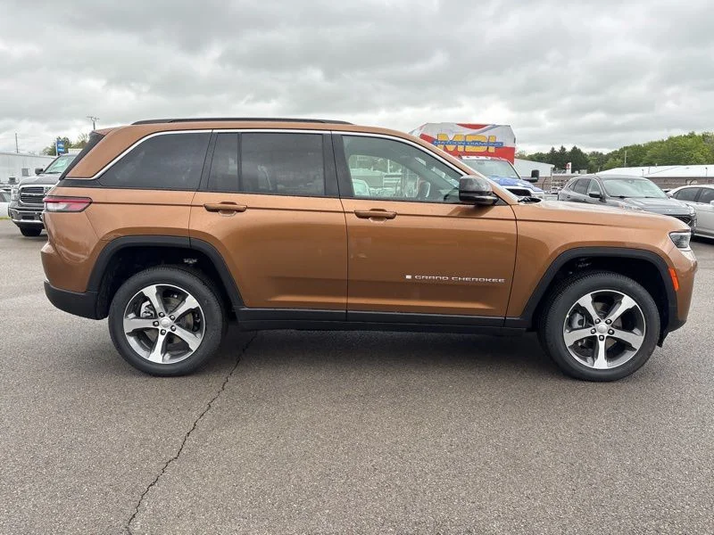 New 2026 Copper Shino Metallic Clear-Coat Exterior Paint Jeep Limited image 2