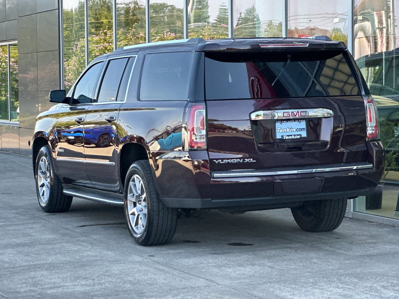 Used 2017 Black Cherry Metallic GMC Denali image 5