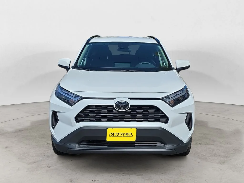 Used 2025 Ice Toyota XLE image 8
