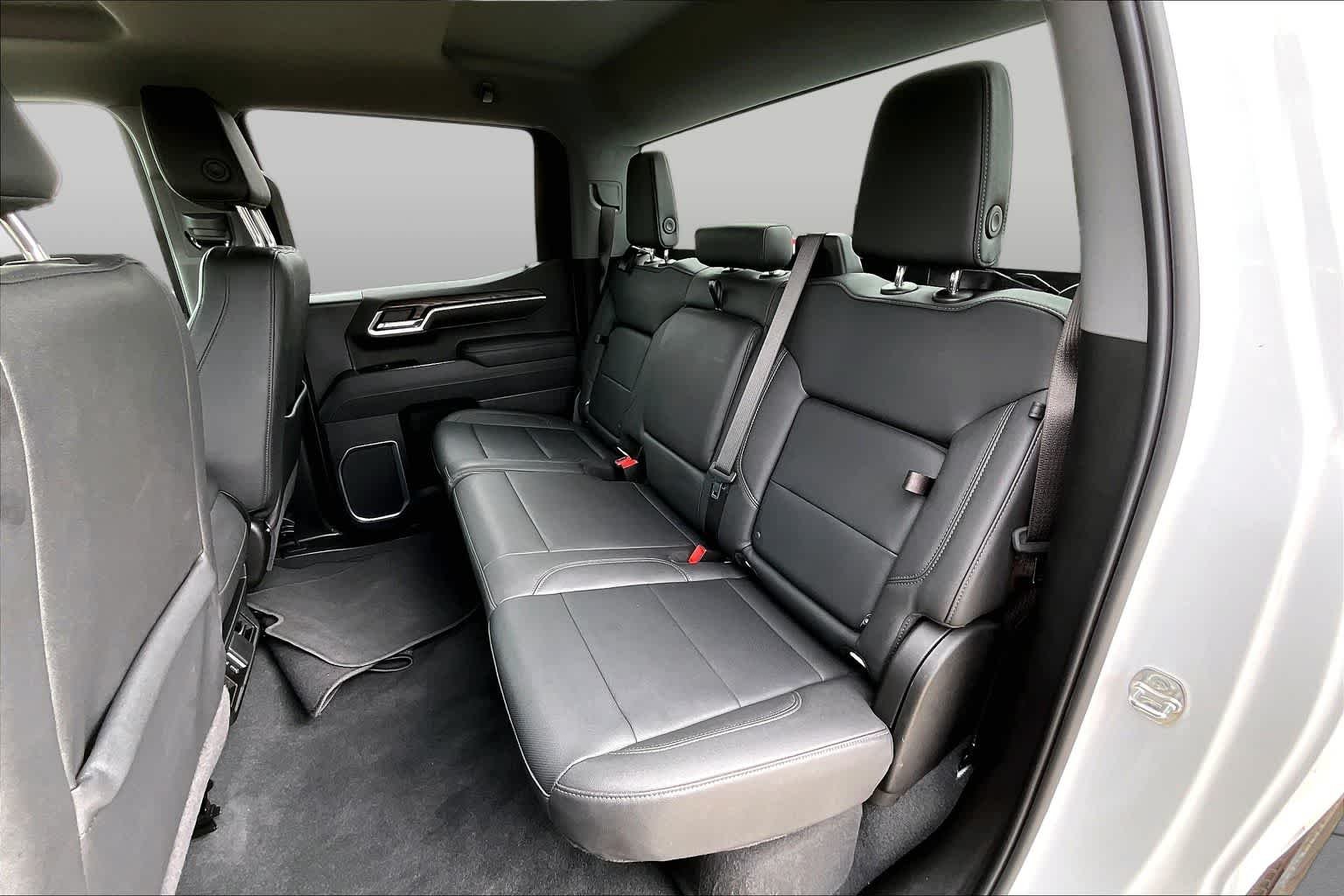 Used 2026 Summit White GMC SLT image 21