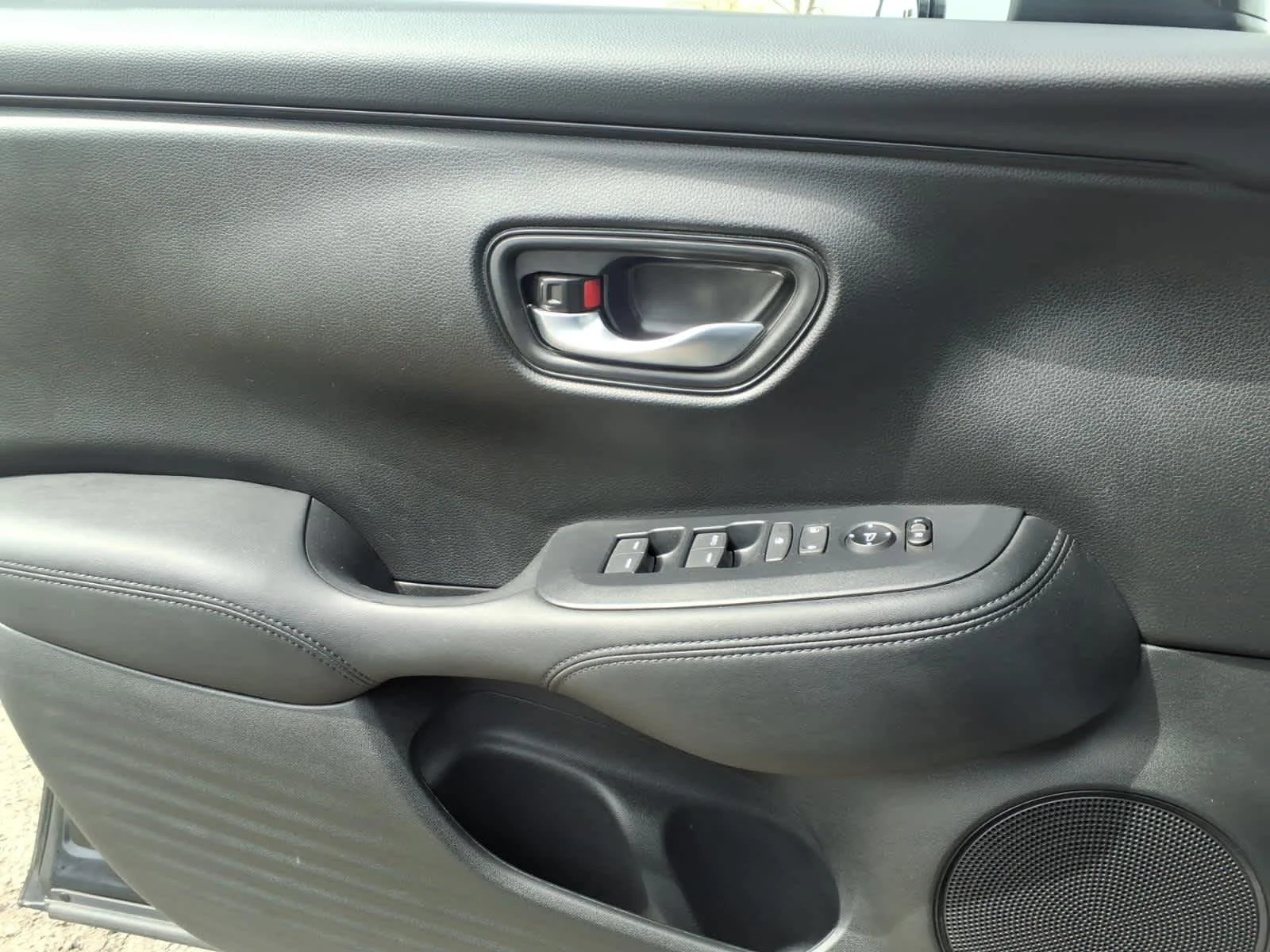 2025 Honda HR-V LX - Photo 10