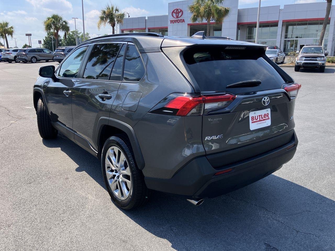 Used 2021 Gray (Magnetic Gray Metallic) Toyota XLE Premium image 3