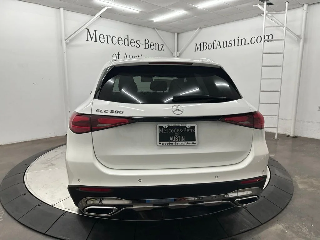 New 2027 White Mercedes-Benz GLC 300 image 6