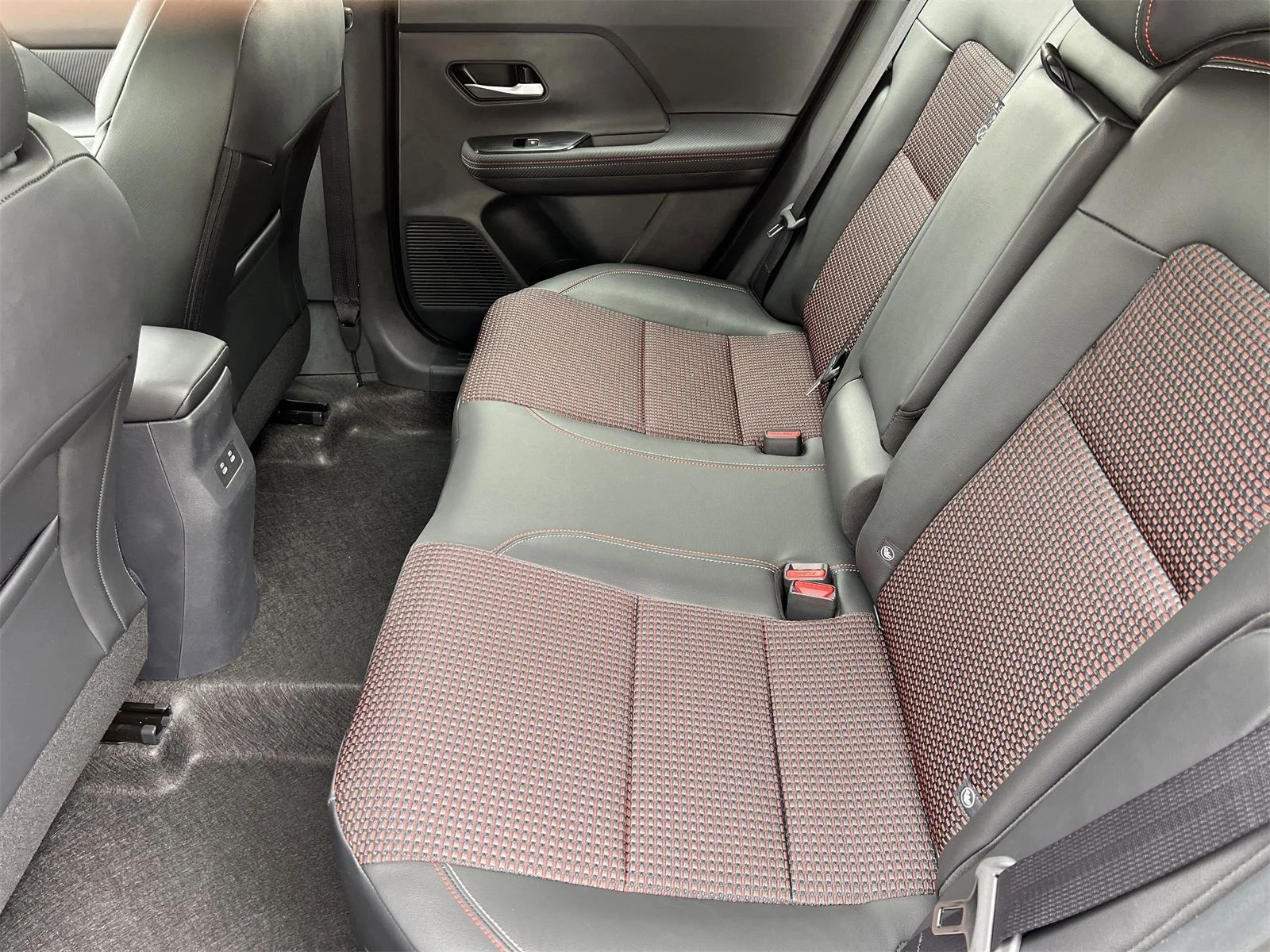 2025 Nissan Kicks SR - Photo 21