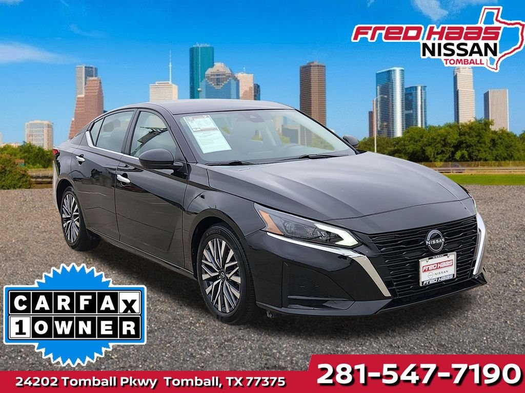 Used 2025 Black Nissan 2.5 SV image 1