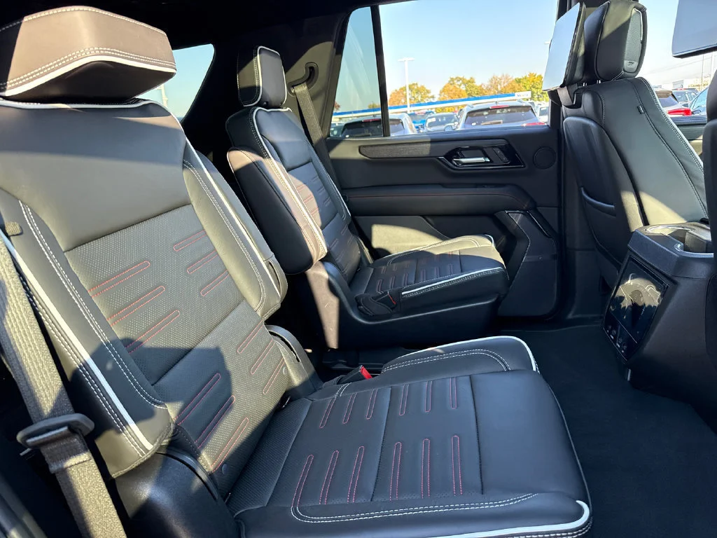 2025 GMC Yukon AT4 Ultimate - Photo 37