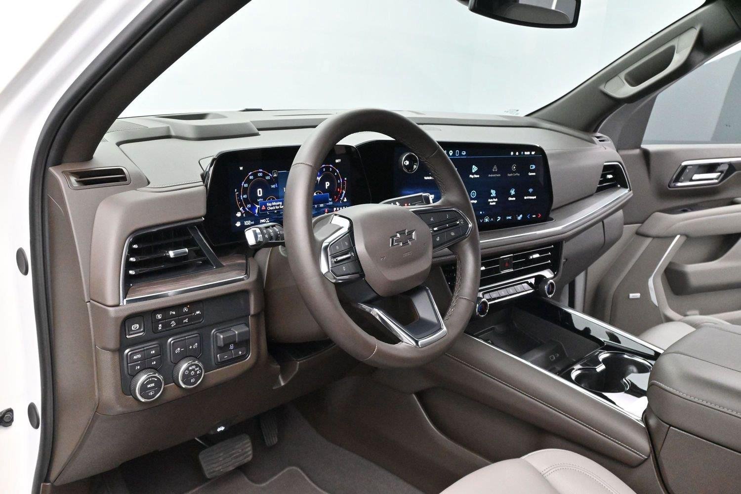 Used 2025 Iridescent Pearl Tricoat Chevrolet Z71 image 13