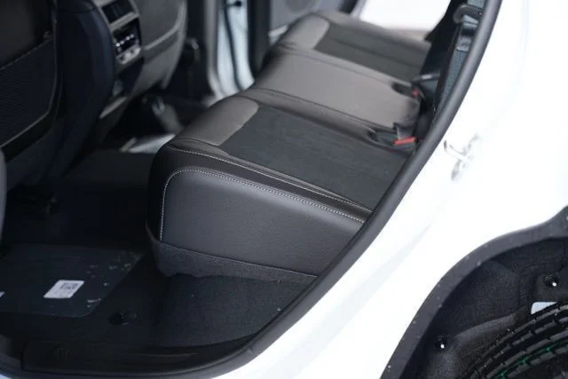 New 2025 Bright White Clear-Coat Exterior Paint Jeep Altitude X image 34